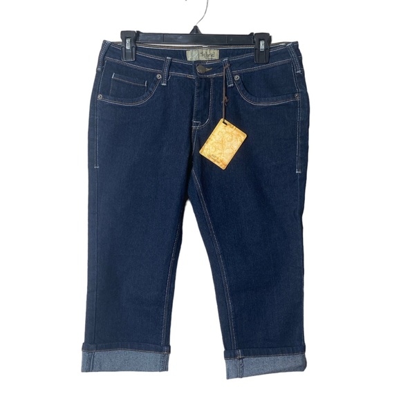 Hybrid & Company Stretchy Slim Fit Capri Jeans NWT - Size 7 - Picture 2 of 11